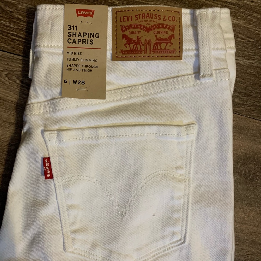 White Capri jeans